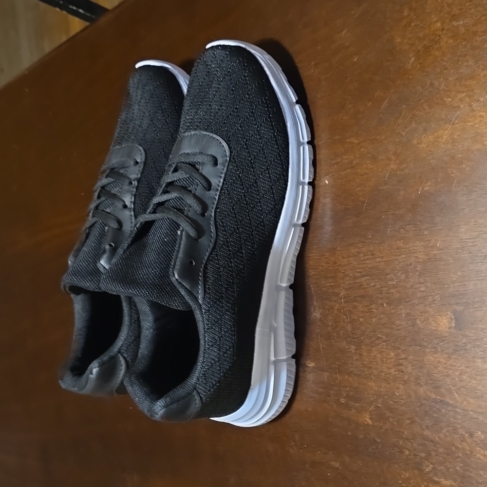 Shana Sneaker Black‎ Size 10W NWOT